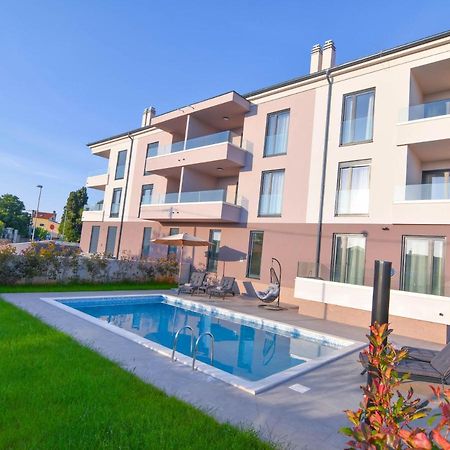 Luxury Apartment Faro With Sea View And Swimming Pool Premantura Exterior foto